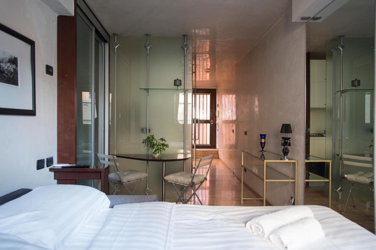 Youhosty - Duomo Studio Apartment Mediolan Zewnętrze zdjęcie