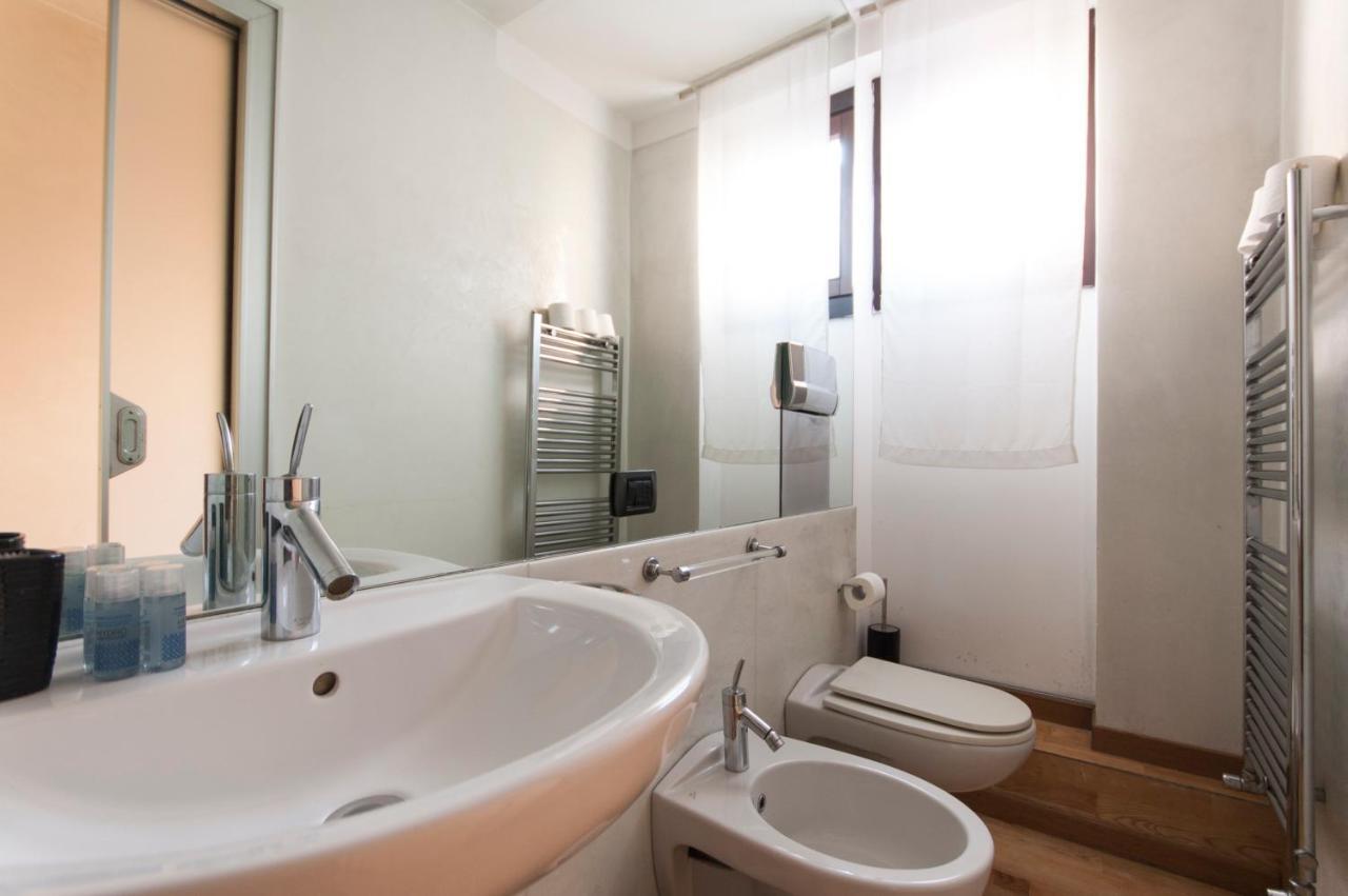 Youhosty - Duomo Studio Apartment Mediolan Zewnętrze zdjęcie